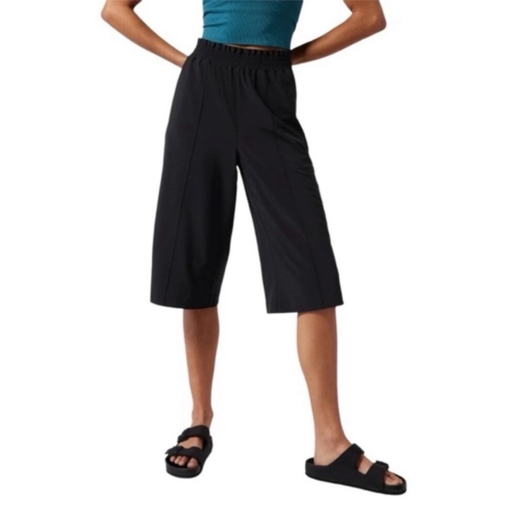 Athleta Savannah Bermuda Capri Short